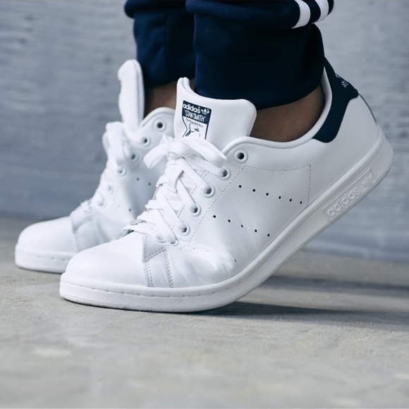 stan smith white navy blue